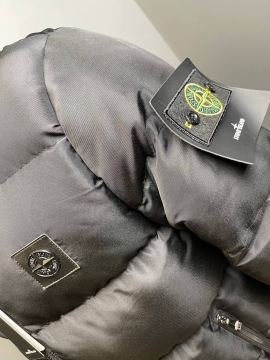Черная мужская зимняя куртка Stone Island с капюшоном К-1189