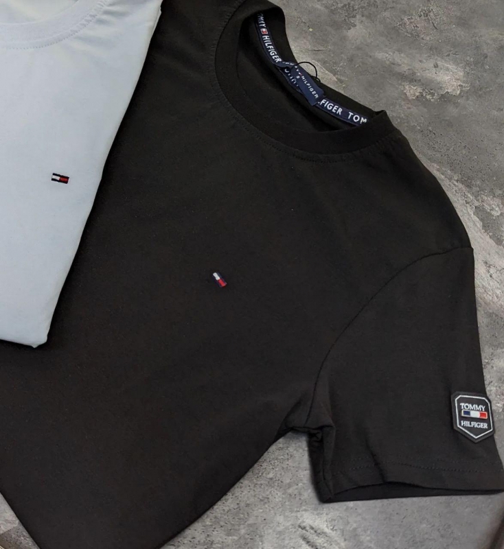 Черная однотонная футболка Tommy Ф-1302