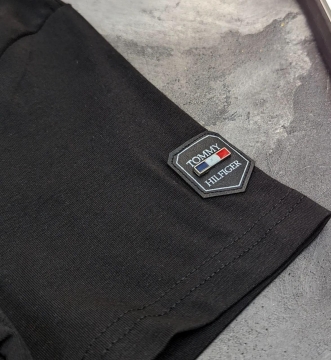 Черная однотонная футболка Tommy Ф-1302