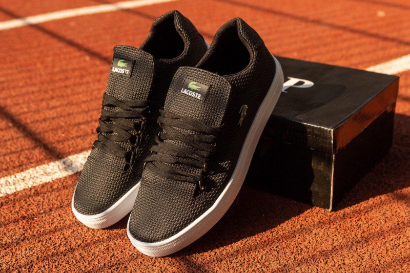 Мужские черные кроссовки с белой подошвой Lacoste Т-225
