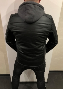 Стильная мужская куртка из экокожи с капюшоном К-399