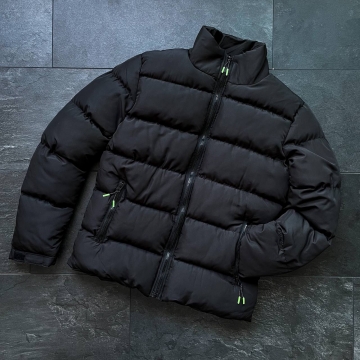 Черная короткая мужская зимняя куртка без капюшона К-561