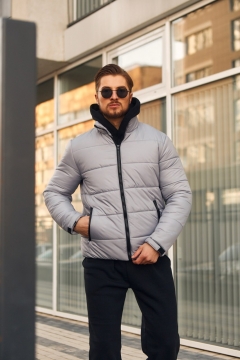 Короткая серая мужская зимняя курточка К-599