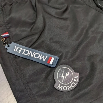 Черные плавательные шорты Moncler С-336