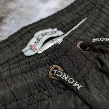 Черные плавательные шорты Moncler С-336