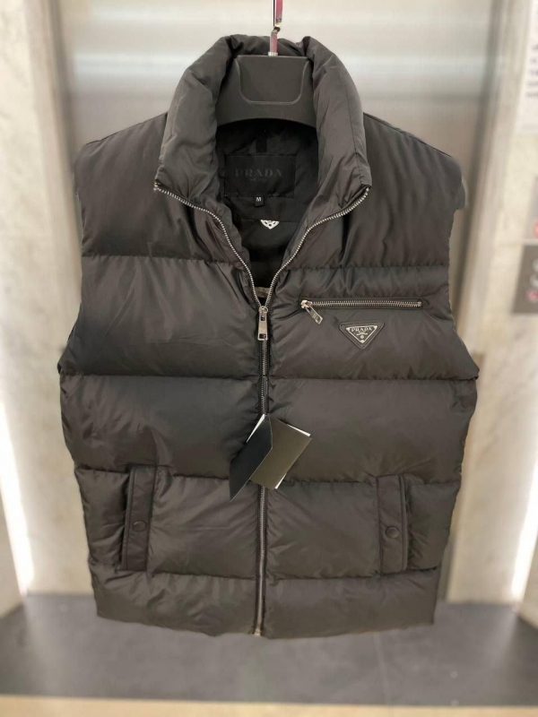 Брендовая мужская черная жилетка Prada К-694