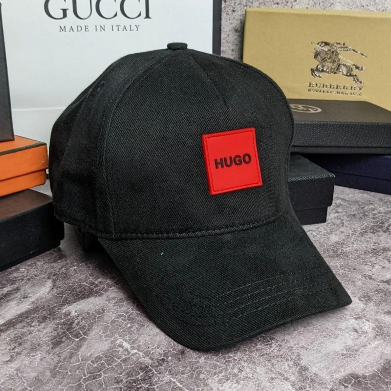 Черная мужская кепка Boss с красным логотипом К-100