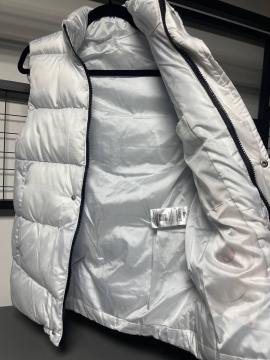 Брендовая мужская жилетка Lacoste (черная и белая) К-730
