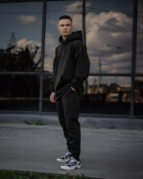 Чорний спортивний костюм утеплений з капюшоном К-558