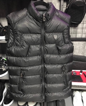 Модная брендовая мужская черная дутая жилетка Armani К-968