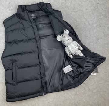 Черная мужская брендовая жилетка Stone Island К-1112