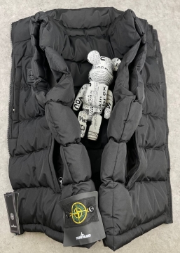 Черная мужская брендовая жилетка Stone Island К-1112